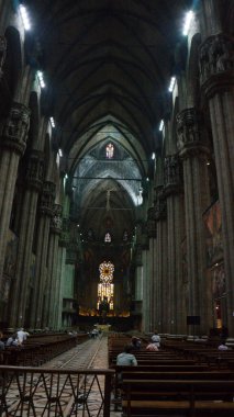 Milan, İtalya - 7 Eylül 2012: Milano Katedrali 'nde turizm fotoğrafı