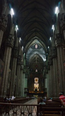 Milan, İtalya - 7 Eylül 2012: Milano Katedrali 'nde turizm fotoğrafı