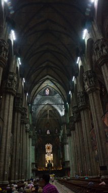 Milan, İtalya - 7 Eylül 2012: Milano Katedrali 'nde turizm fotoğrafı