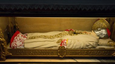 Milan, İtalya - 7 Eylül 2012: Milano Katedrali 'nde turizm fotoğrafı