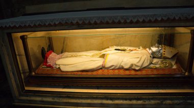 Milan, İtalya - 7 Eylül 2012: Milano Katedrali 'nde turizm fotoğrafı