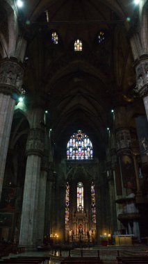 Milan, İtalya - 7 Eylül 2012: Milano Katedrali 'nde turizm fotoğrafı