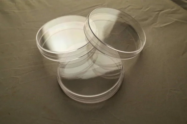 Пустые Пластиковые Чашки Петри — стоковое фото