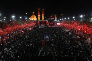 Arbaeen 'deki Karbala şehrindeki İmam Husien tapınağının resmi.
