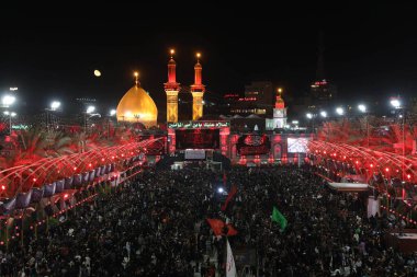 Arbaeen 'deki Karbala şehrindeki İmam Husien tapınağının resmi.