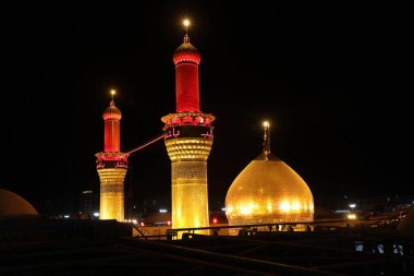 Arbaeen 'deki Karbala şehrindeki İmam Husien tapınağının resmi.