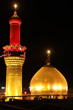 Arbaeen 'deki Karbala şehrindeki İmam Husien tapınağının resmi.