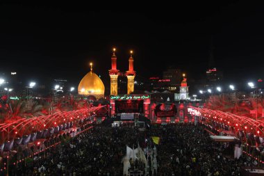Arbaeen 'deki Karbala şehrindeki İmam Husien tapınağının fotoğrafı.