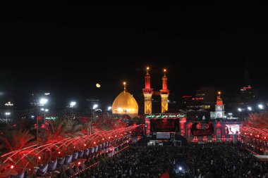Arbaeen 'deki Karbala şehrindeki İmam Husien tapınağının fotoğrafı.