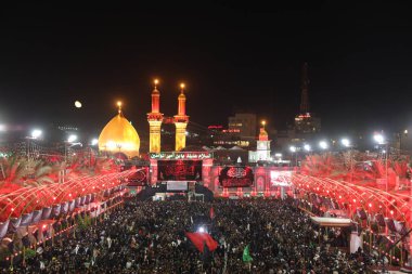 Arbaeen 'deki Karbala şehrindeki İmam Husien tapınağının fotoğrafı.