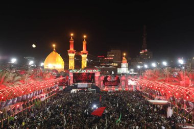 Arbaeen 'deki Karbala şehrindeki İmam Husien tapınağının fotoğrafı.