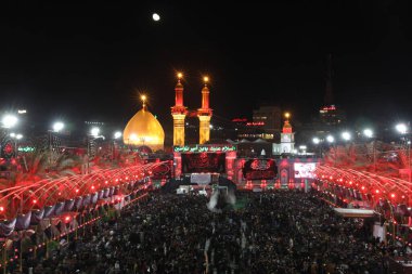 Arbaeen 'deki Karbala şehrindeki İmam Husien tapınağının fotoğrafı.
