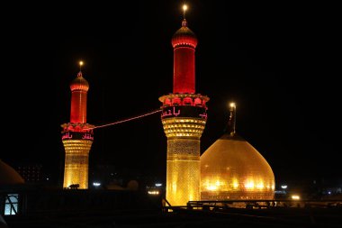 Arbaeen 'deki Karbala şehrindeki İmam Husien tapınağının fotoğrafı.