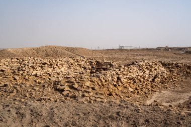 Nasiriye, Irak - 20 Kasım 2025: Ur 'un Restorasyon ve Terasları Büyük Zigguratının Ziyaretçilerle Geniş Görüş