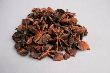 Kurumuş Yıldız Anis Kapsülleri (Illicium verum) Detaylı Macro Görünümü Eşsiz Botanik Yapısı ve Mutfak Baharatı Kalitesi.