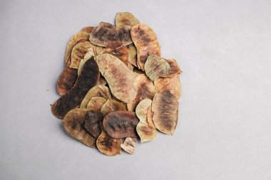 Kuru Kahverengi ve Yeşil Senna Broşürlerinin Makro Yakın Çekimi (Senna alexandrina) Yüksek Etkili Doğal Müshil İçeriği olarak kullanılır.