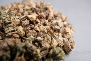 Geleneksel Bitkisel Tıbbın Bilimsel Durağan Yaşamı İçindekiler: Diüretik ve Performans Geliştirici olarak kullanılan Keçi Başlı Dikenli Tohumlar.