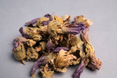 Kurumuş Bitki Çayı 'nın Macro Still Hayatı Mor ve Kahverengi Sepallı İçindekiler Botanik Çalışmaları İçin Mükemmel.