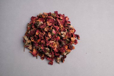 Kurutulmuş Pembe ve Kırmızı Gül Yapraklarının Aşırı Yakın Çekimi (Rosa Damascena) Mutfak ve Aromatik Kullanım İçin Olmayan Bud.