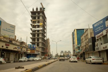 Şu anda Gelişmekte Olan Şehir Ticari Bölgesi 'nde İnşaat Altında Yüksek Katlı Beton Binası