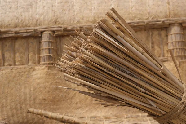 Kurumuş saz ya da saman demeti, birbirine bağlanmış, dokuma saman ya da samandan arkaplan