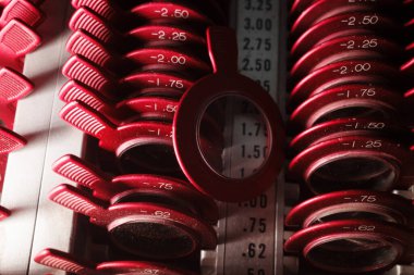 Görme Düzeltme İçin Profesyonel Oftalmik Deneme Mercekleri Ayarlandı