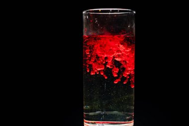 Sıvı Askıda Canlı Kırmızı Pigment Makro Sıvı Sanatı