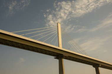 Basra, Irak - 07 Nisan 2023: Basra şehrindeki Shat-Alrab nehrinde nehir gezisinin fotoğrafı