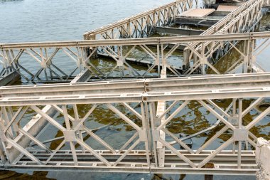 Basrah, Irak - 15 Şubat 2023: Basrah şehrindeki Shatt Alarab nehrinin nehir kenarındaki görüntüler