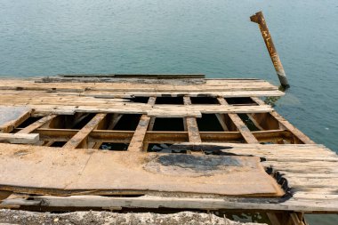 Basrah, Irak - 15 Şubat 2023: Basrah şehrindeki Shatt Alarab nehrinin nehir kenarındaki görüntüler