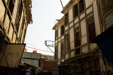 Basrah, Irak - 15 Şubat 2023 Balkonların ve Basra şehrindeki tarihi evlerin fotoğrafları