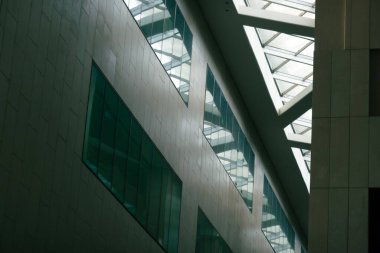 Kahire, Mısır - 11 Şubat 2026: Grand Architectural Interior and Geometric Wall Destern at the Grand Egypt Museum (GEM)