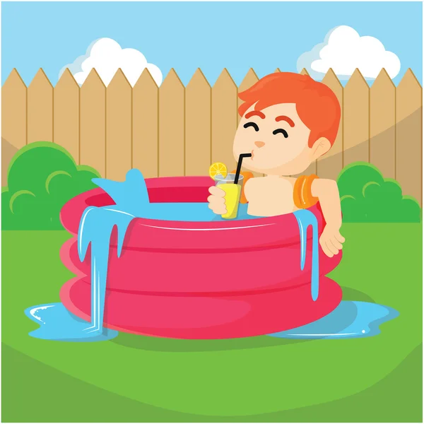 Menino relaxante na piscina e beber suco de laranja —  Vetores de Stock