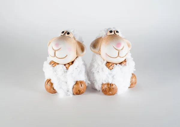 iki oyuncak koyun-beyaz sembolü yeni 2015 yılında