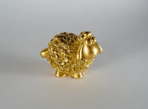 Heykelcik - altın kuzu, iyi şanslar sembolü