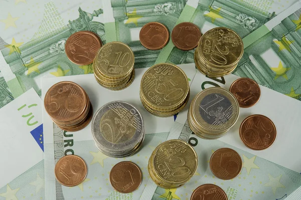 Stack of Euro coins to banknotes 100 Euro — Stock Photo, Image