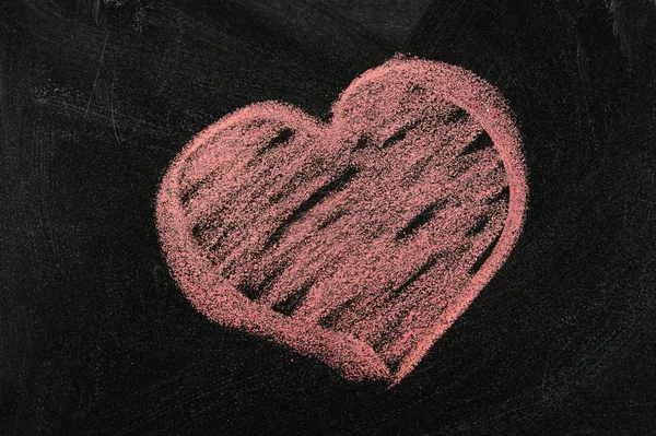 Corazón pintado con tiza en una pizarra Fotos de stock