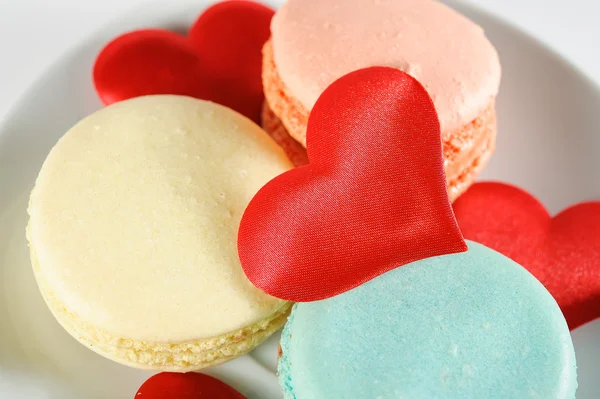 Macarrones y corazones en un plato — Foto de Stock