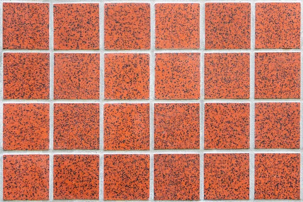 Мозаика из красной керамической плитки в форме квадратов в прямоугольной форме — стоковое фото