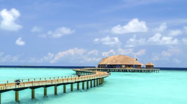 Irufushi Island, Maldivler su bungalov görünümünü 