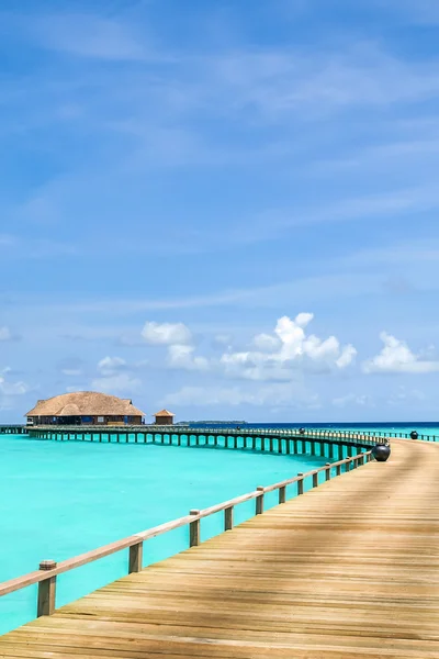 Vista de bungalow de agua en la isla de irufushi, maldivas —  Fotos de Stock