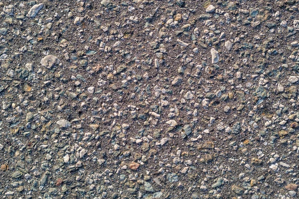 Küçük taşlarla gri beton arka plan — Stok fotoğraf