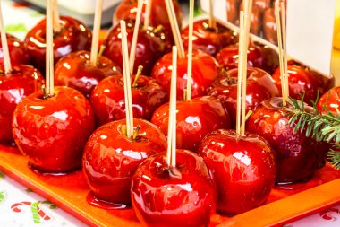 Kırmızı elma bal dip