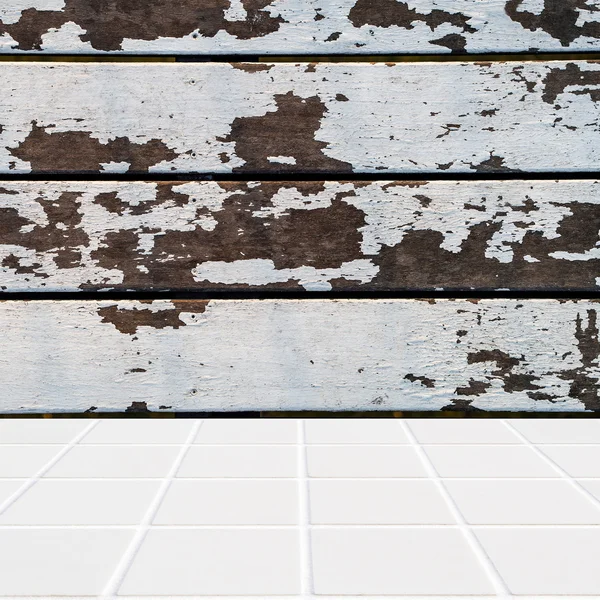 Moderno mosaico beige con la pared de madera vieja con color blanco — Foto de Stock