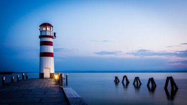 kırmızı çizgili deniz feneri 