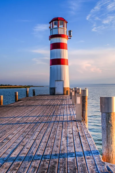 Rotgestreifter Leuchtturm — Stockfoto