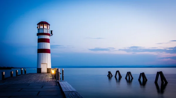 Rotgestreifter Leuchtturm — Stockfoto