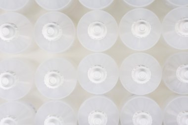 Beyaz şeffaf şişe