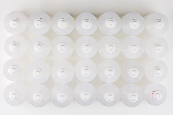 Vita genomskinliga flaskor används i homeopati — Stockfoto