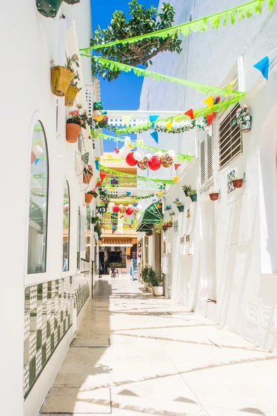 Narrow street in a spanish town — Stock Photo, Image